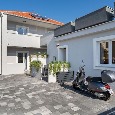 Villa Sogi Biograd Na Moru Bagian luar foto